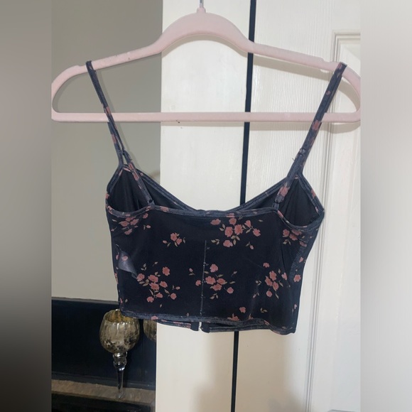 Black Floral Cropped Top | Size: S | USED - Picture 3 of 4